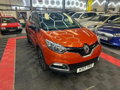 Used Renault Captur Dynamique 90 HP (66 kW) 2017 Orange/black SUV