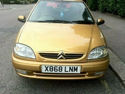 Begagnad Citroën Saxo 2001 Halvkombi