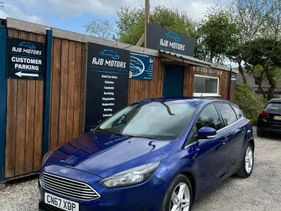 Begagnad Ford Focus Zetec 125 HK (91 kW) 2017 Blå Halvkombi