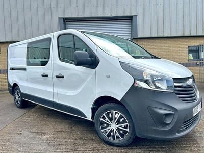 Second-hand Vauxhall Vivaro 120 CP (88 kW) 2019 Alb Monovolum