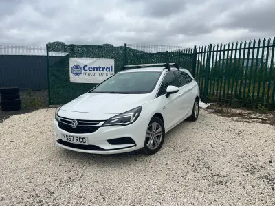 Used Vauxhall Astra 2018 White Estate