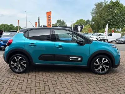 Używany Citroën C3 Shine 102 KM (75 kW) 2022 Niebieski Hatchback