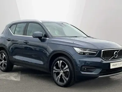 Begagnad Volvo XC40 Inscription 163 HK (119 kW) 2021 Blå SUV