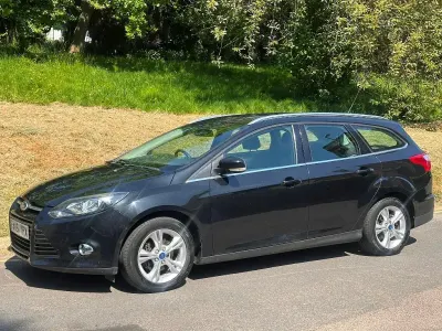 Używany Ford Focus Zetec 125 KM (91 kW) 2011 Czarny Kombi