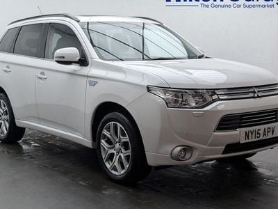 White Used 2015 Mitsubishi Outlander P-HEV Estate | £10,050 (Fair price)