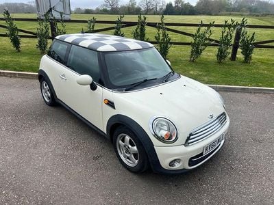 Used Mini Cooper Hatch 2011 White Hatchback