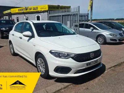 Used Fiat Tipo Easy 95 HP (69 kW) 2017 White Hatchback