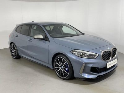 Usado BMW M135 Shadowline 302 CV (222 kW) 2023 Gris Utilitario