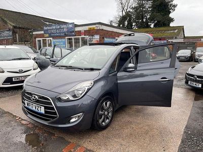 Used Hyundai ix20 Premium 90 HP (66 kW) 2017 Grey Hatchback