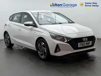 Używany Hyundai i20 SE 100 KM (73 kW) 2021 Biały Hatchback