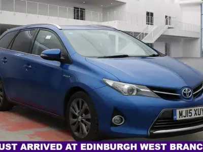 Used Toyota Auris Hybrid 136 HP (100 kW) 2015 Blue Estate