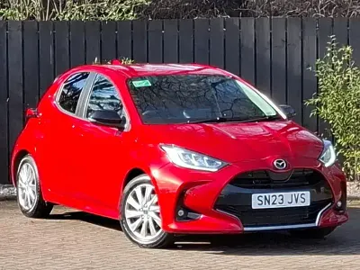 Begagnad Mazda 2 116 HK (85 kW) 2023 Röd Halvkombi