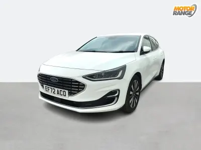Begagnad Ford Focus Titanium 125 HK (91 kW) 2023 Vit Halvkombi