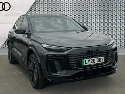 Begagnad Audi Q6 e-tron Black Edition 225 kW (306 HK) 2026 Grå SUV