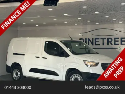 Used Vauxhall Combo 100 HP (73 kW) 2021 White MPV
