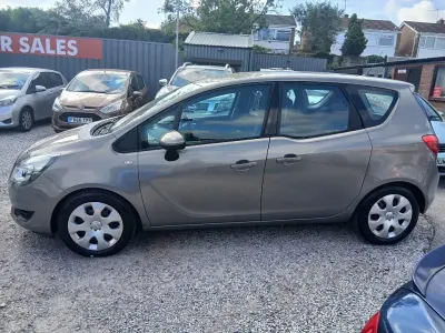 Used Vauxhall Meriva 120 HP (88 kW) 2015 Brown MPV
