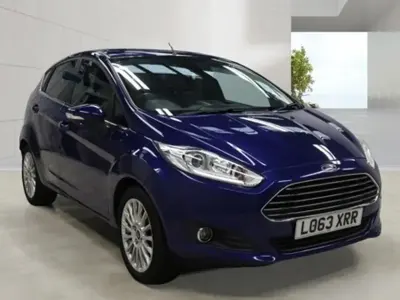 Używany Ford Fiesta Titanium 120 KM (88 kW) 2014 Niebieski Hatchback
