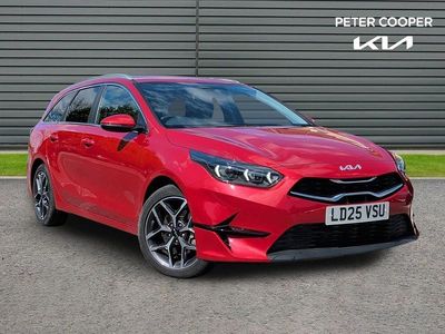 Begagnad Kia Ceed 138 HK (101 kW) 2025 Röd Halvkombi