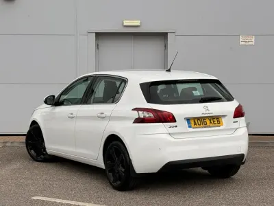 Used Peugeot 308 Allure 2016 White Hatchback