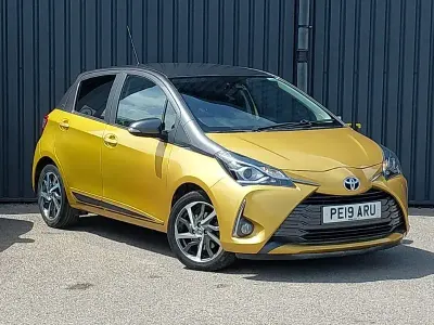 Used Toyota Yaris 111 HP (81 kW) 2019 Gold Hatchback