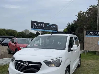 Used Vauxhall Combo S 100 HP (73 kW) 2018 White MPV