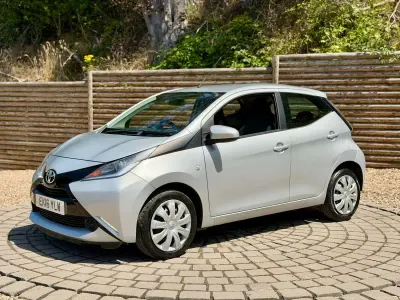 Used Toyota Aygo X-play 2016 Silver Hatchback