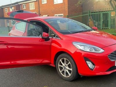 Used Ford Fiesta Zetec 85 HP (62 kW) 2018 Red Hatchback