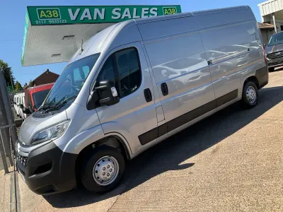 Used Citroën Relay 140 HP (102 kW) 2022 Grey Van