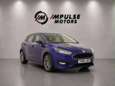 Usado Ford Focus Zetec 125 HP (91 kW) 2015 Azul Citadino