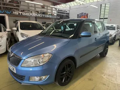 Begagnad Skoda Fabia Elegance 105 HK (77 kW) 2013 Blå Halvkombi