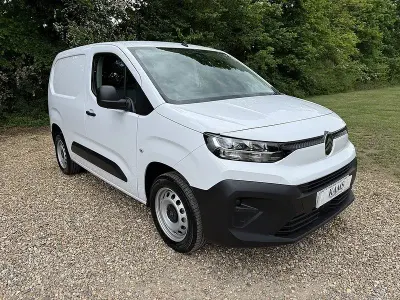 Neu Citroën Berlingo 100 PS (73 kW) 2025 Weiß Van / Kleinbus