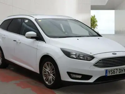 Used Ford Focus Zetec 120 HP (88 kW) 2017 White Estate