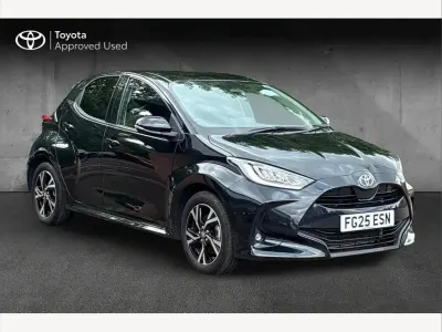 Used Toyota Yaris Hybrid Design 116 HP (85 kW) 2025 Black Hatchback
