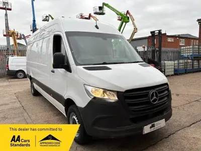 Używany Mercedes Sprinter Progressive 148 KM (108 kW) 2022 Biały Van
