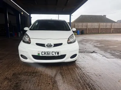 Used Toyota Aygo 67 HP (49 kW) 2011 White Hatchback