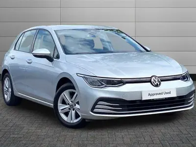 Usado VW Golf VII Life 150 CV (110 kW) 2021 Plateado Utilitario