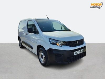 Begagnad Peugeot Partner Premium 136 HK (100 kW) 2023 Vit Minibuss