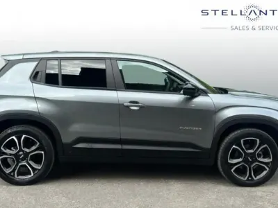 Begagnad Jeep Avenger EV Summit 113 kW (154 HK) 2025 Grå SUV