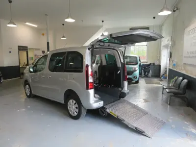 Used Citroën Berlingo Feel 100 HP (73 kW) 2017 Silver MPV