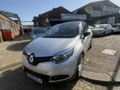 Used Renault Captur Dynamique 90 HP (66 kW) 2015 Silver SUV