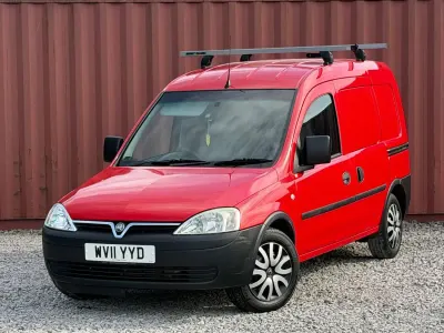 Second-hand Vauxhall Combo 75 CP (55 kW) 2011 Roșu Monovolum