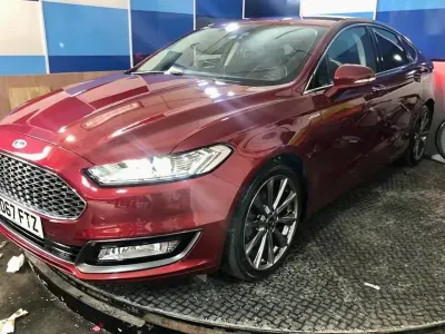 Begagnad Ford Mondeo Vignale 180 HK (132 kW) 2017 Röd Halvkombi