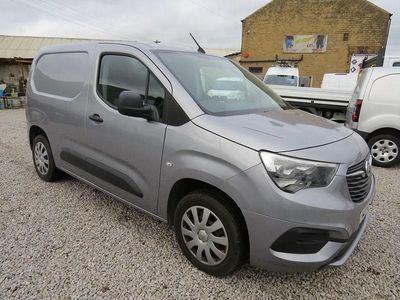 Used Vauxhall Combo Sportive 100 HP (73 kW) 2019 Grey MPV