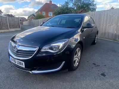 Used Vauxhall Insignia Design Edition 140 HP (102 kW) 2016 Black Hatchback