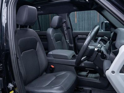 Używany Land Rover Defender SE Dynamic 250 KM (183 kW) 2022 Czarny SUV