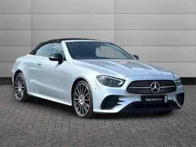 Usado Mercedes E300 AMG line 254 HP (186 kW) 2023 Prateado Cabrios