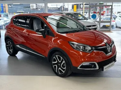 Used Renault Captur Dynamique 90 HP (66 kW) 2015 Orange SUV