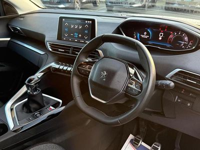 Second-hand Peugeot 3008 Active+ 131 CP (96 kW) 2023 Gri Hatchback