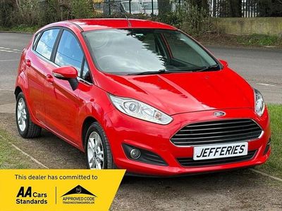 Used Ford Fiesta Zetec 100 HP (73 kW) 2016 Red Hatchback