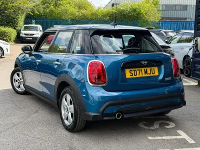 Usado Mini Cooper Classic 134 CV (98 kW) 2021 Azul Utilitario